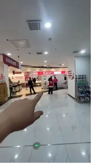 曝美团人员在京东折扣超市偷装摄像采集设备，窃取商业信息被警方带走